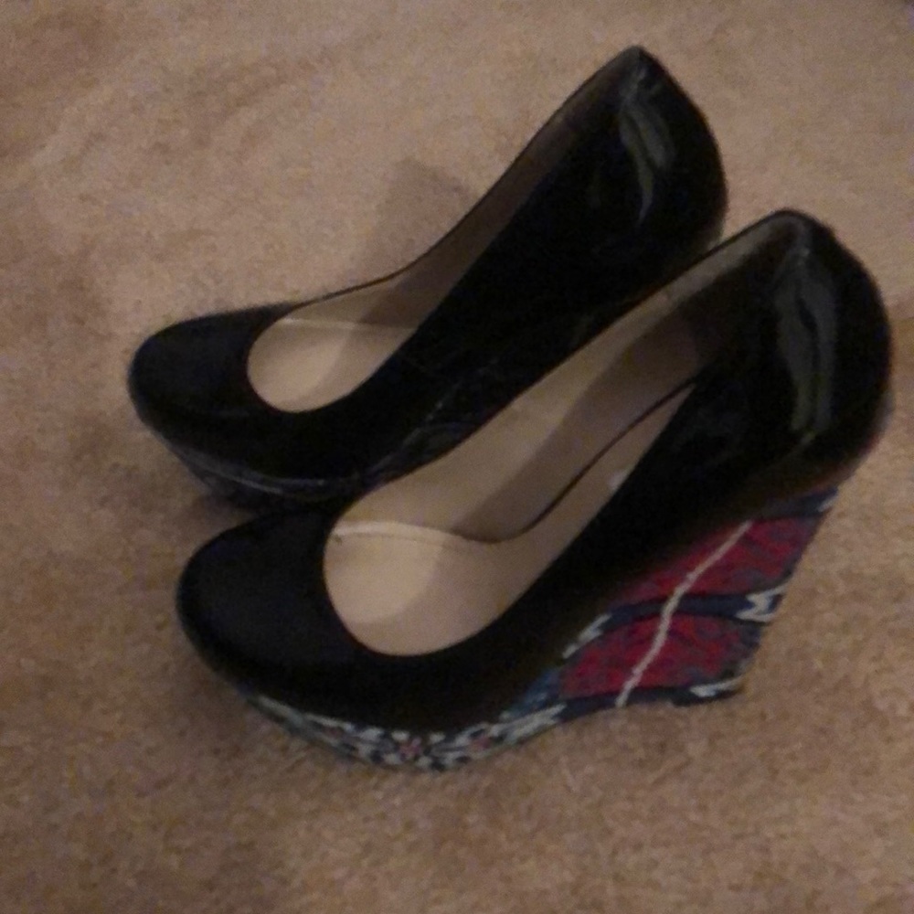 Black Colorful Wedges